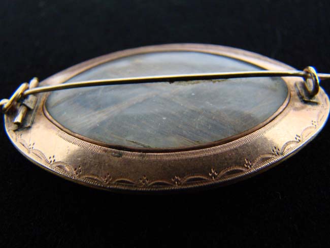 A 1776 Dated and Inscribed   Gold Memorial Pinback Broach with encased lock of  hair belonging to Elizabeth Coleman Pollard who died at the age of one. — image 2